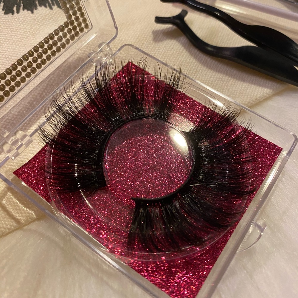 Lashes - Picture 8 of 13